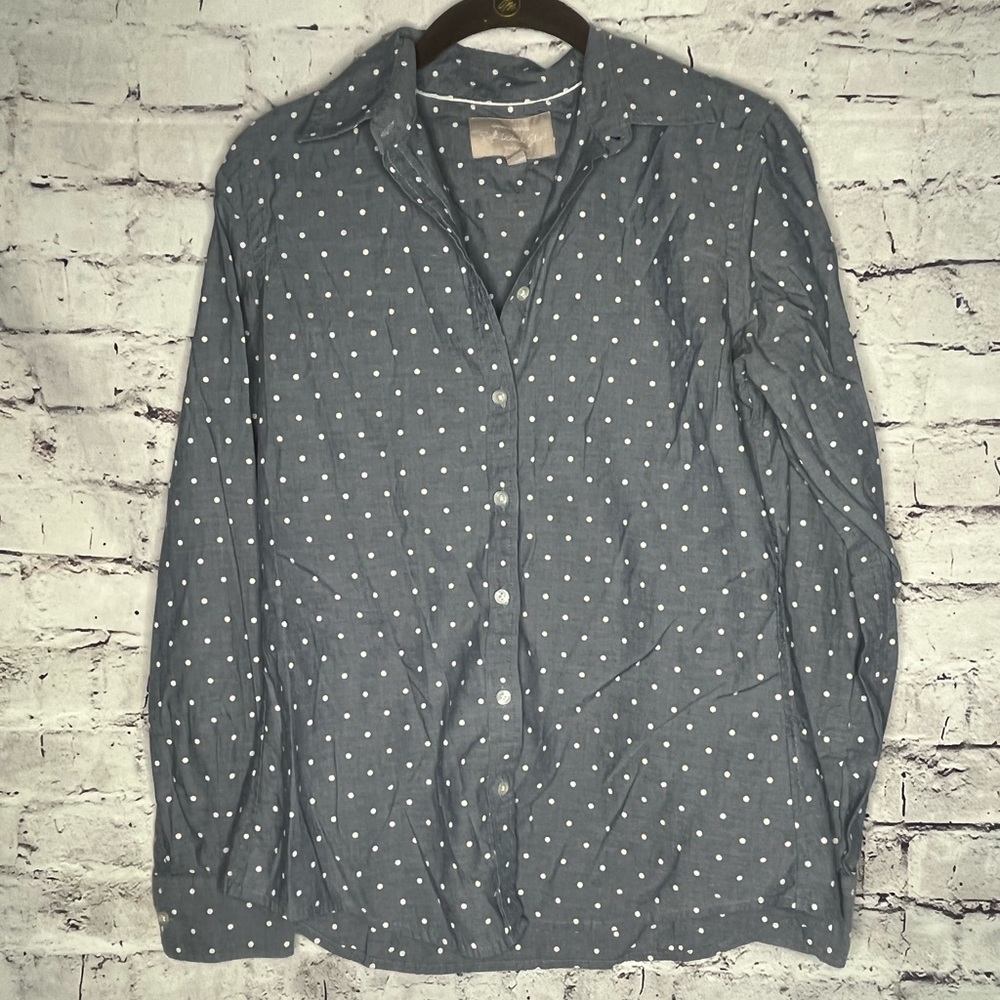 XS Banana Republic soft wash blue with white polka dots button down top